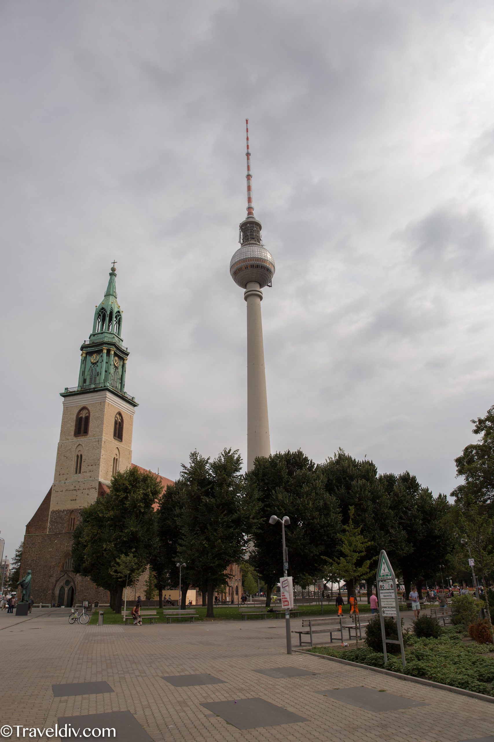 برلين عاصمة الحرب و السلام , هنا تجدون رحلتي لها مع اهم الاماكن السياحية و الفنادق و الاسواق و بعض المطاعم .