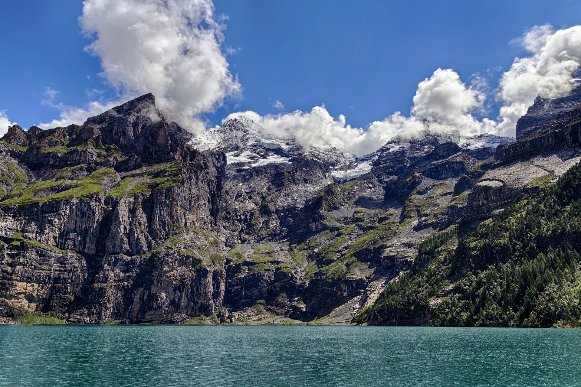 أجمل 17 بحيرة في سويسرا و الأنشطة الترفيهية فيها