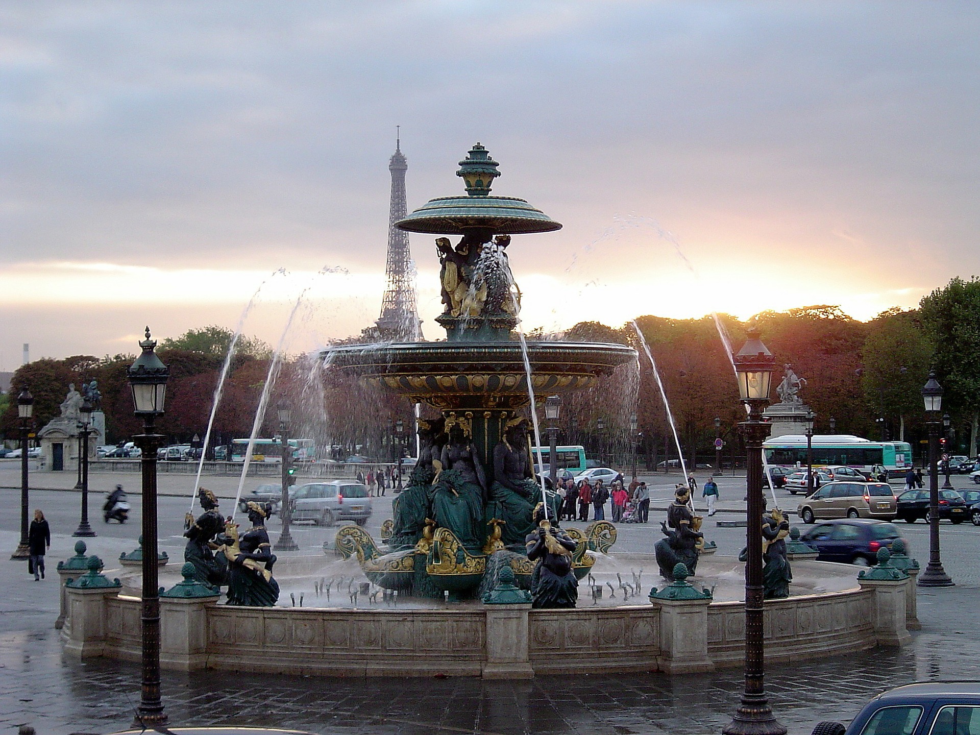 شارع الشانزليزيه Champs Élysées اشهر شارع في العالم , ادخل و تعرف عليه الأن .