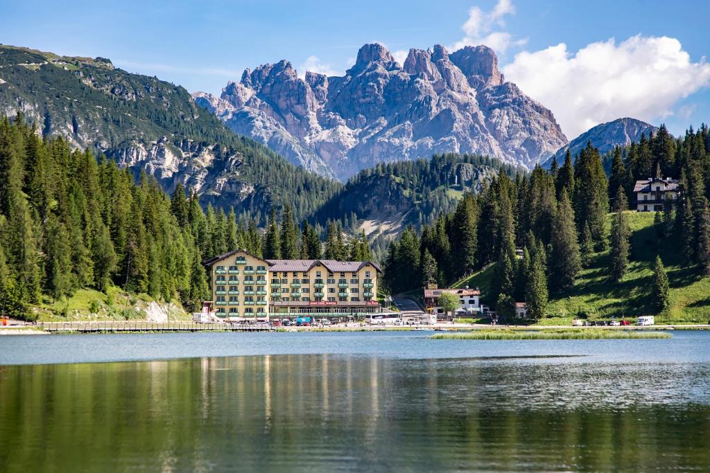 جدول مفصل من خمسة ايام في الشمال الايطالي مع اقتراح افضل الفنادق المجربه