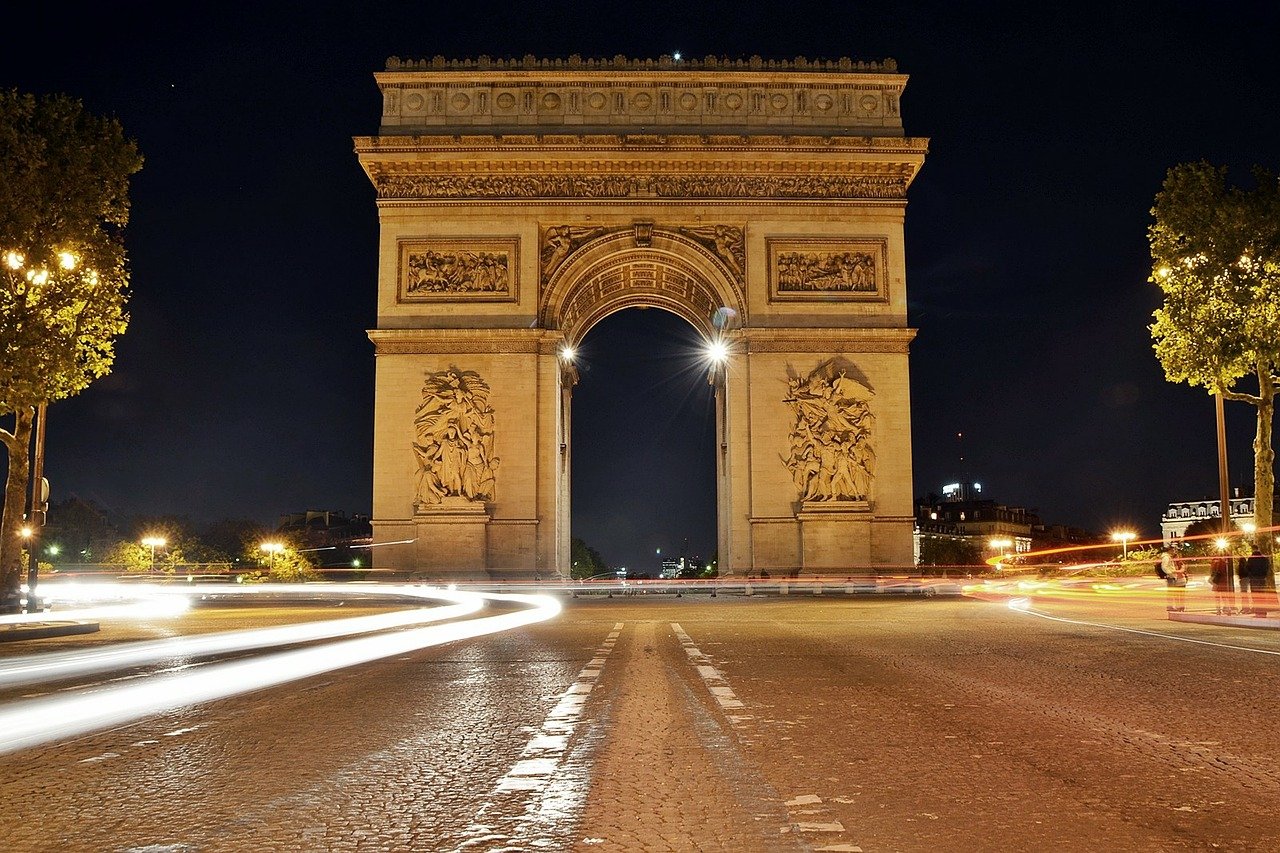 شارع الشانزليزيه Champs Élysées اشهر شارع في العالم , ادخل و تعرف عليه الأن .