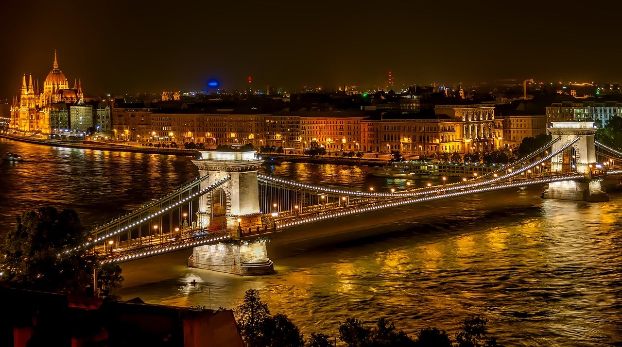 نهر الدانوب و أجمل ثلاثة جسور في بودابست