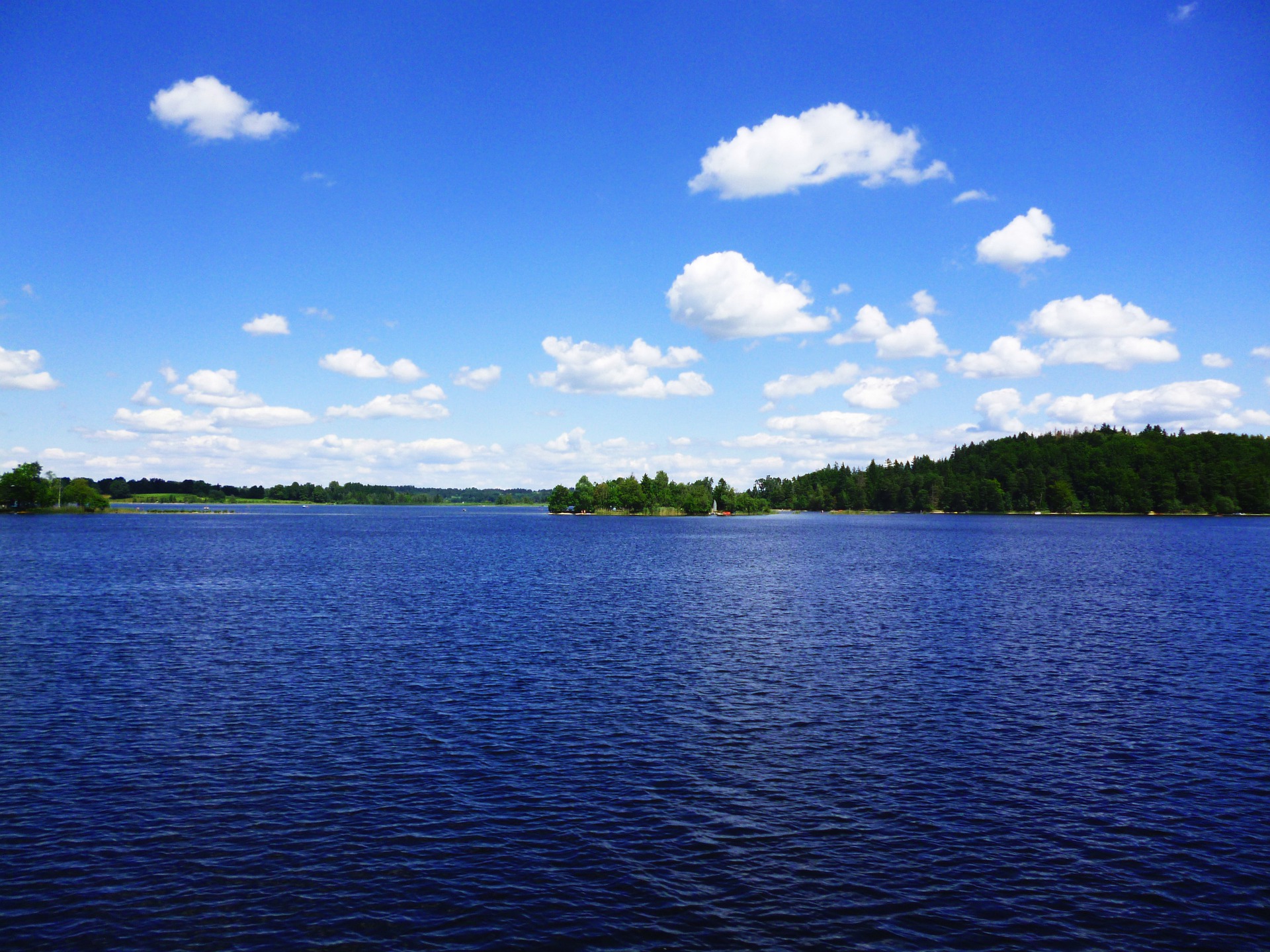 السياحة في بلدة مورناو murnau am staffelsee في الريف الالماني البافاري