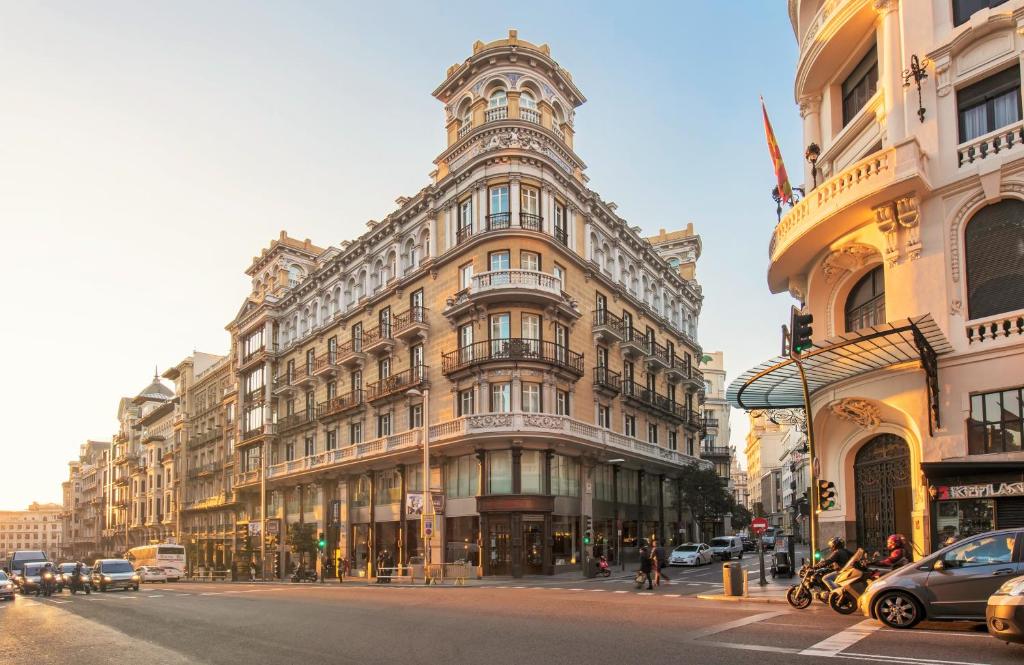 دليل شامل عن أفضل الفنادق في مدينة مدريد الإسبانية
