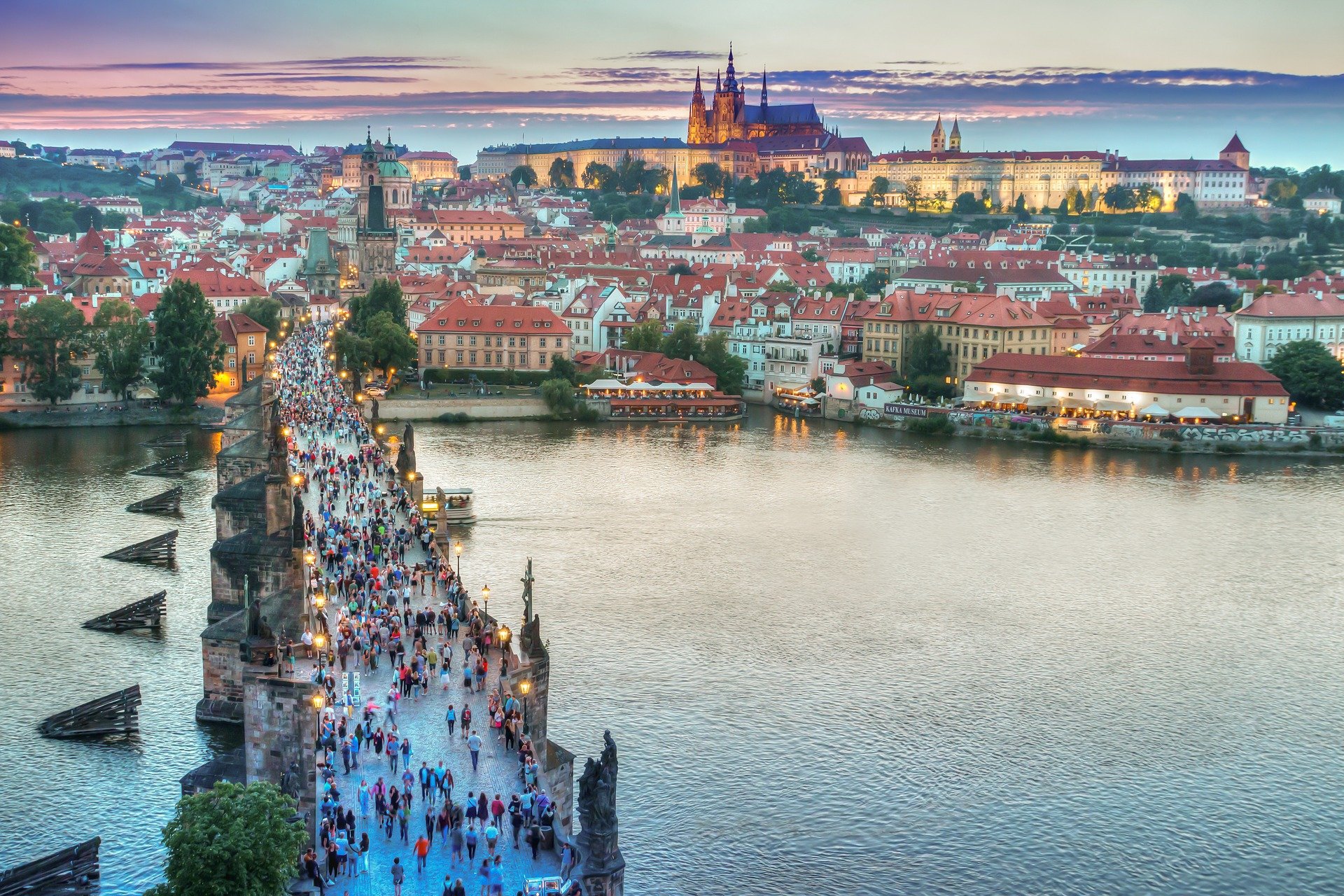 ما هي أهم المعالم السياحية في براغ و كيف تصل إليها؟