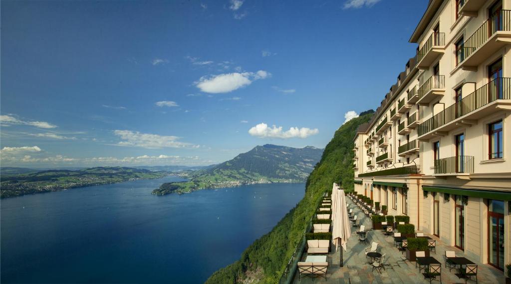 منتجع بورجنستوك ليك لوسيرن في سويسرا، منتجع واحد يضم 4 فنادق !!