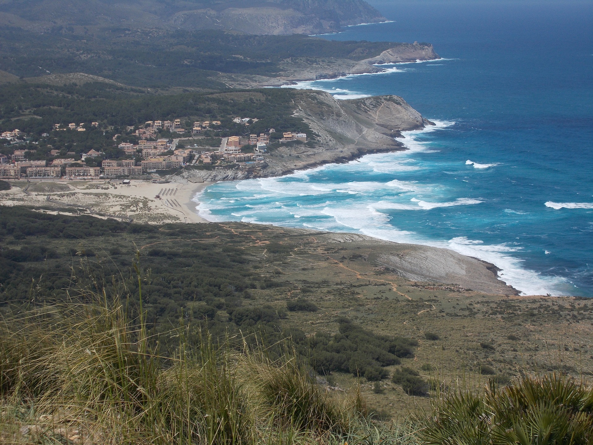 أفضل شواطئ مايوركا الإسبانية، دليلك لأجمل مياه كريستالية في الجزيرة
