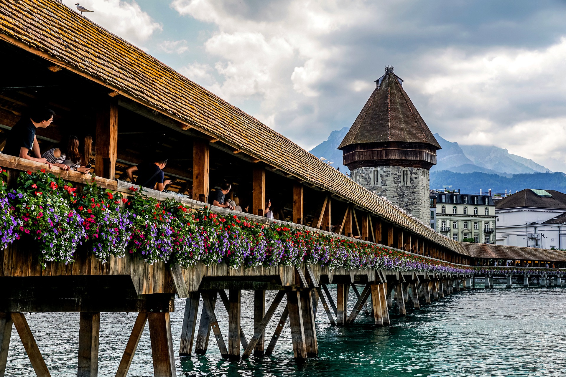 دليل السياحة في لوسيرن عاصمة المطر و السحاب السويسرية