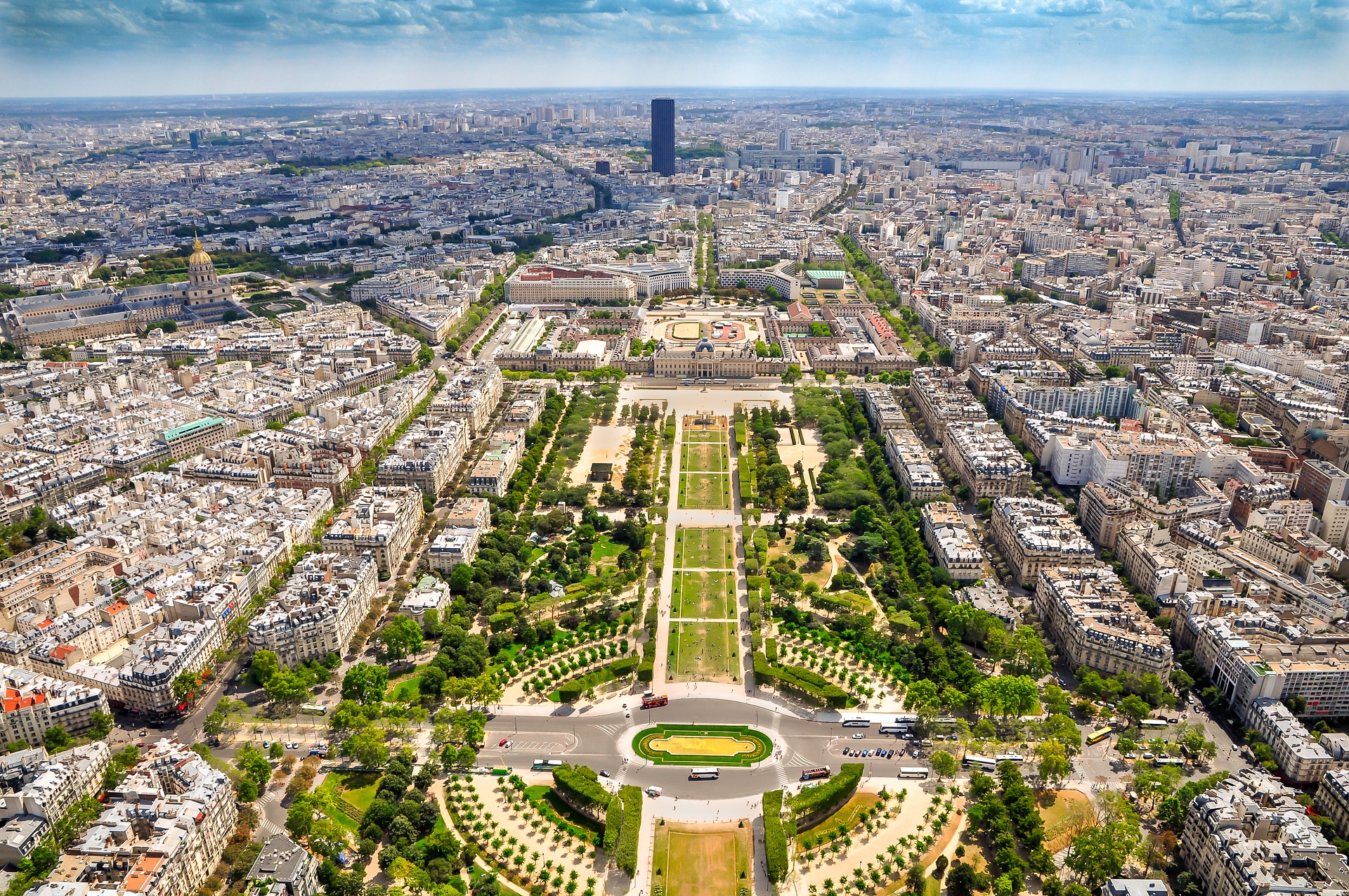 الدليل الكامل لزيارة برج إيفل في باريس , شرح الوصول للبرج و شراء التذاكر مع نصائح مفيدة