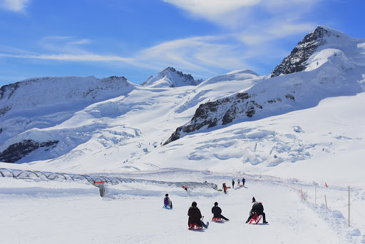قمة يونغفراو الثلجية في سويسرا