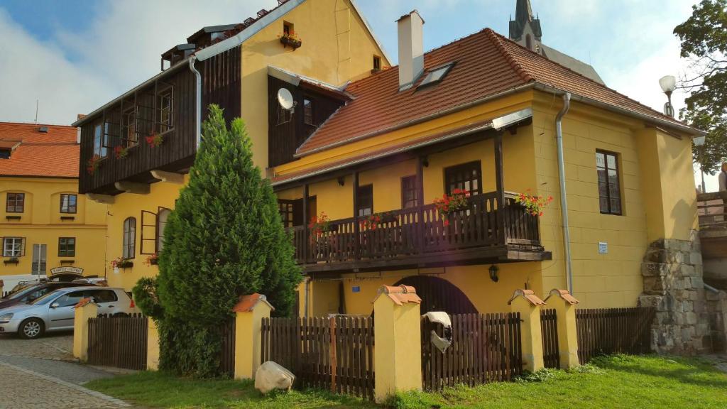 دليل السياحة الشامل لبلدة تشيسكي كروملوف في التشيك