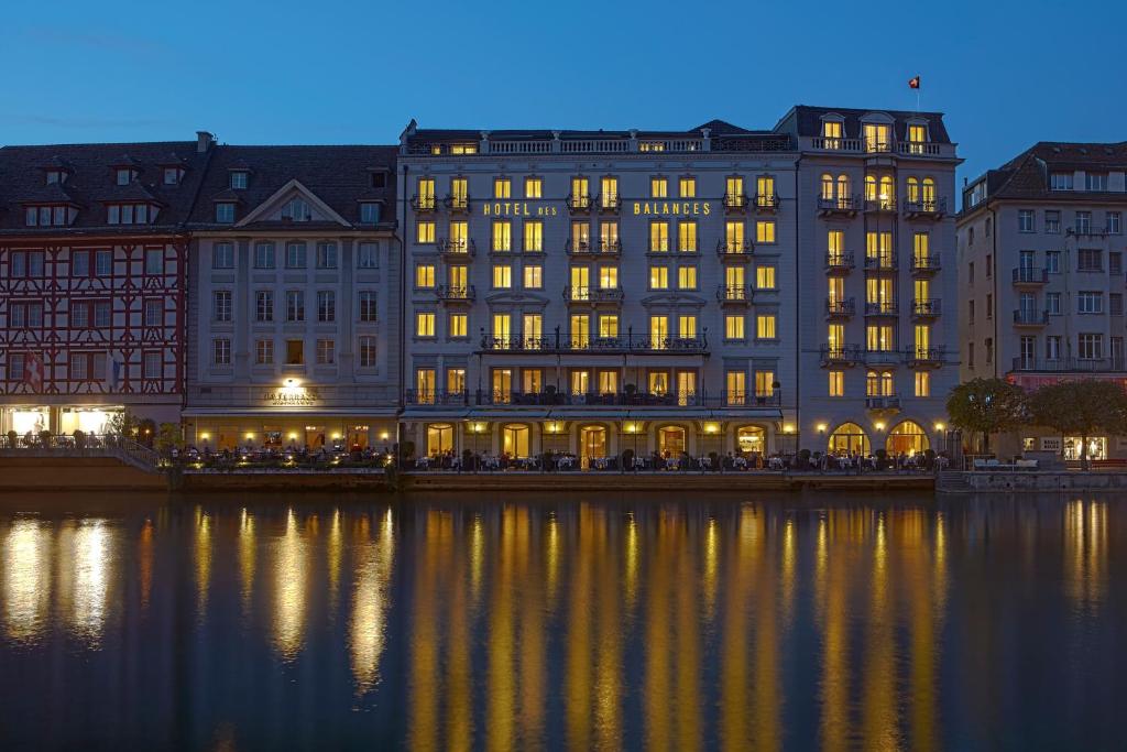 فنادق لوسيرن المطلة على البحيرة و نهر رويس