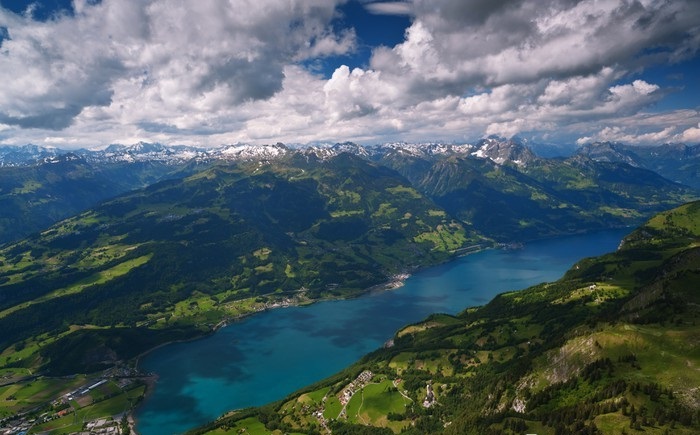 بحيرة والنسي بسويسرا Fototapeten-alpine-landschaft-mit-turkisfarbenen-see-schweiz-walensee.jpg