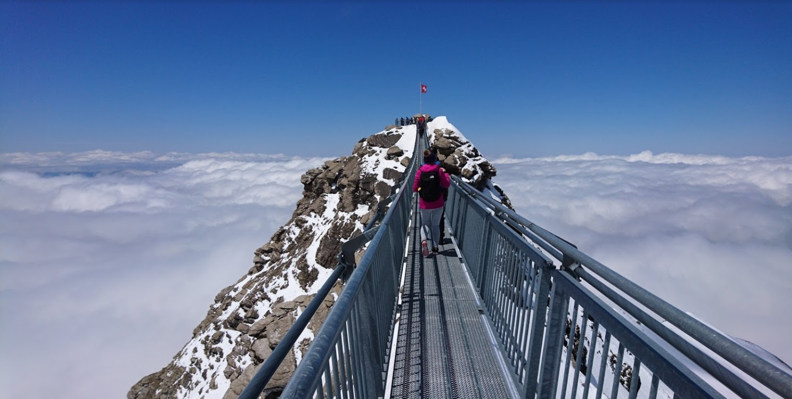 القمة الثلجية غلاسير 3000 ، غشتاد ، سويسرا