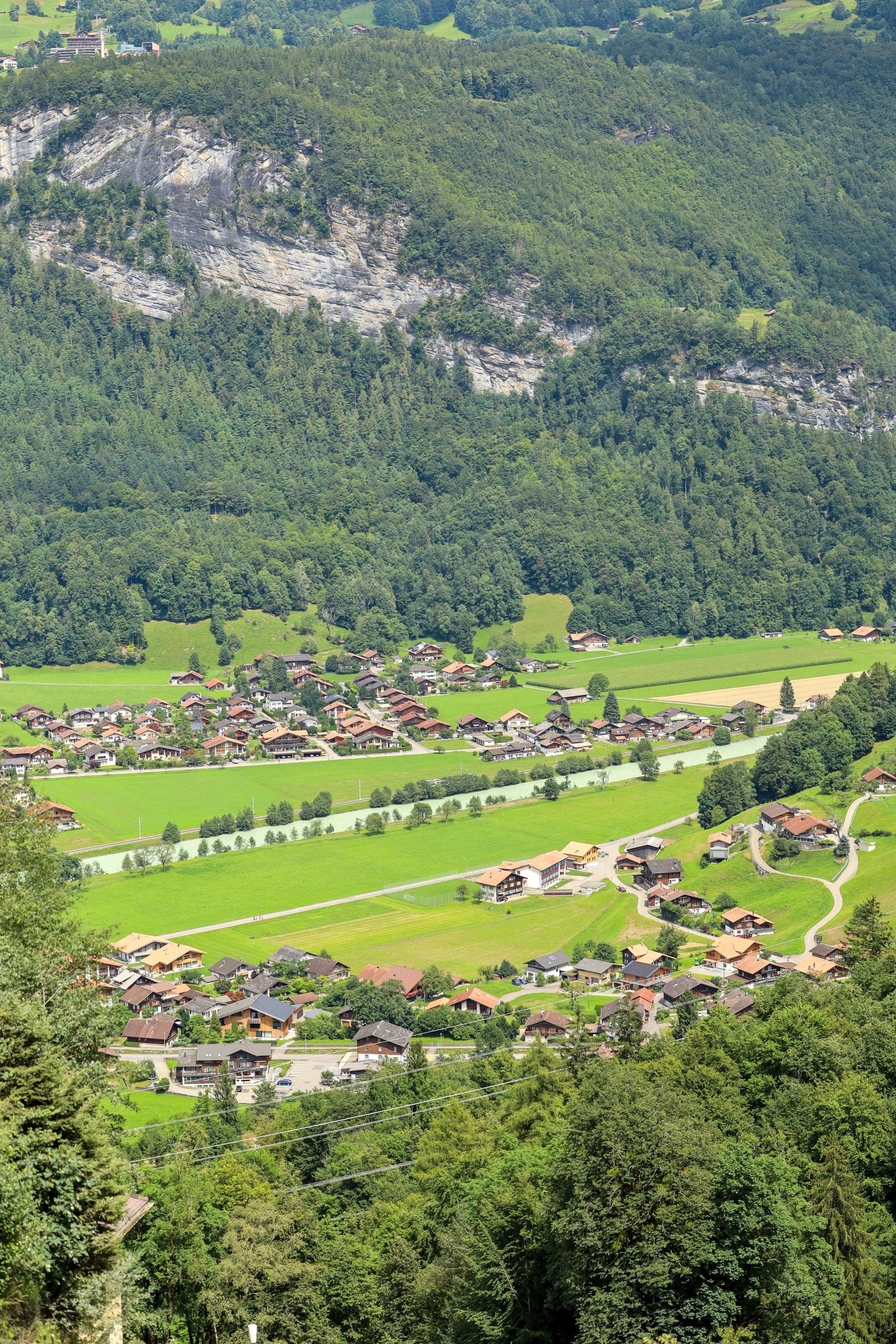 شلال ريخن باخ، بالقرب من إنترلاكن،  سويسرا
