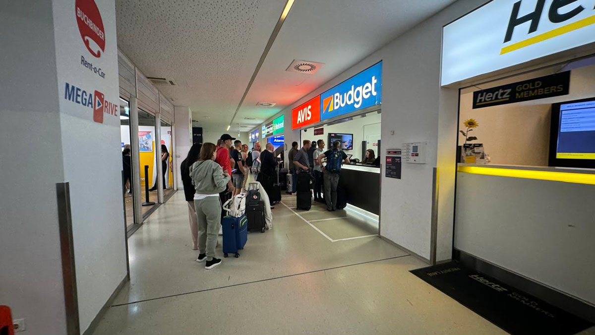 كاونترات شركات تأجير السيارات في مطار فيينا — Avis Budget Hertz Buchbinder